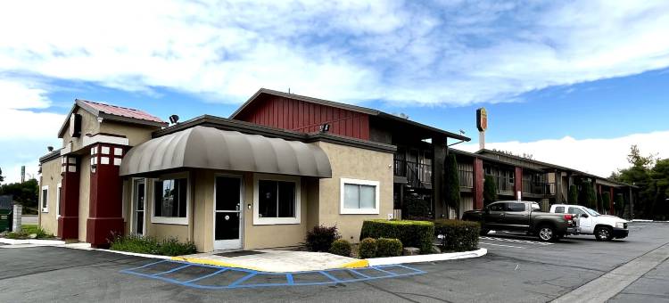 雷德布拉夫速8酒店(Super 8 by Wyndham Red Bluff)图片