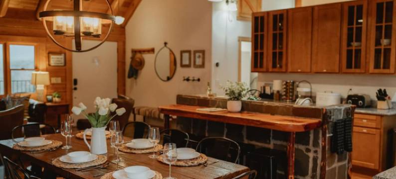 风景优美的木屋温泉 by Casa Oso(Scenic View Timber Lodge HotTub by Casa Oso)图片