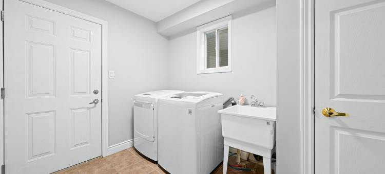 时尚舒适 - 4卧室度假屋，高速WiFi，2.5个卫生间(Stylish & Cozy - 4Bdrm House Fast WIFI, 2.5 Bath)图片