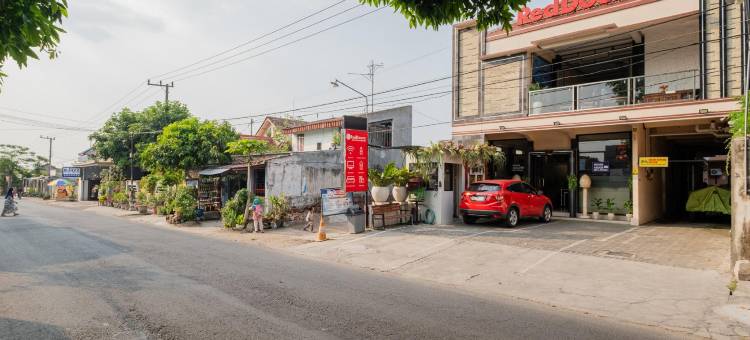 红多兹酒店-近佩雷英国村(RedDoorz Near Kampung Inggris Pare)图片