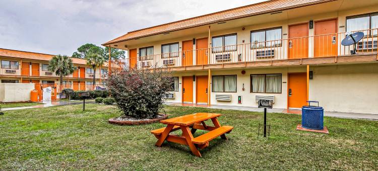 OYO查尔斯湖10号高速公路酒店(OYO Hotel Lake Charles Hwy 10)图片