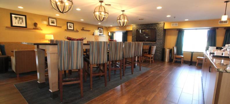 希尔顿欢朋酒店-桑杜斯开中心(Hampton Inn Sandusky-Central)图片