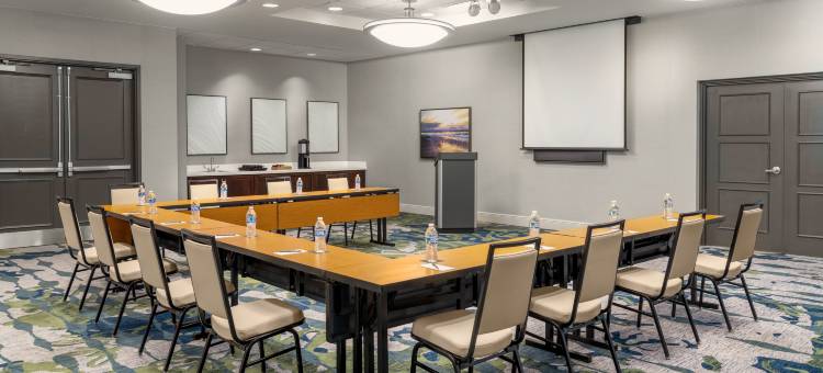 迈尔斯堡-FL希尔顿安泊酒店(Embassy Suites by Hilton Fort Myers Estero)图片