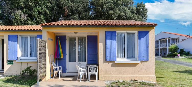 Gîte in a holiday park with swimming pool图片