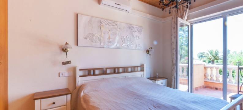 Relaxing Villa Steps from Beach图片