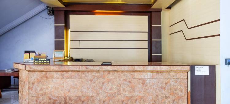 红多兹Plus伊斯兰酒店-近北加浪岸站2号(RedDoorz Plus Syariah Near Stasiun Pekalongan 2)图片