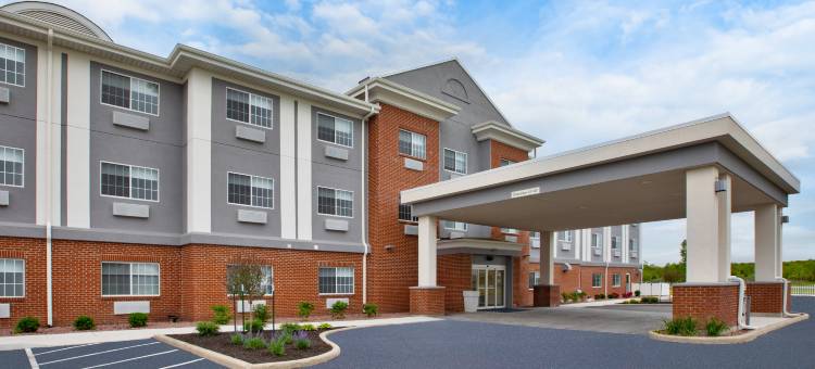 智选假日套房酒店蔑视(Holiday Inn Express & Suites Defiance)图片