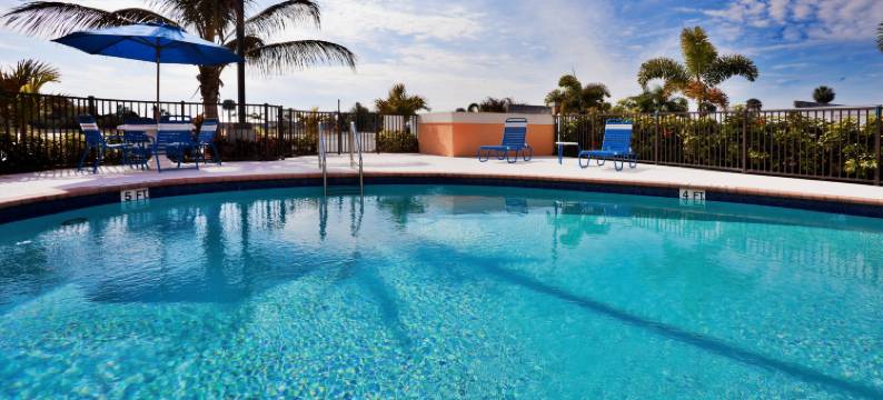 洲际酒店集团智选假日酒店及套房奥基乔比湖(Holiday Inn Express & Suites LAKE OKEECHOBEE by IHG)图片