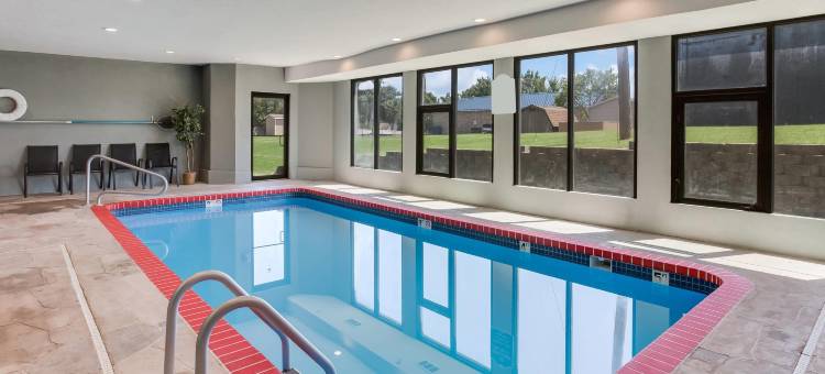 利斯萨米特 - 堪萨斯城凯艺酒店(Quality Inn Lees Summit - Kansas City)图片