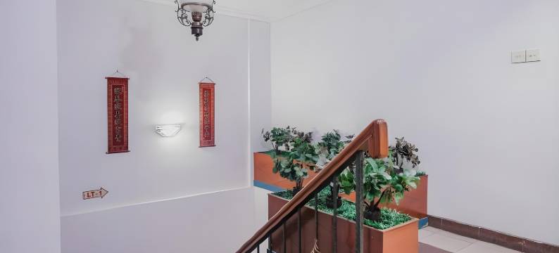 红多兹酒店-近巴淡岛名古屋山购物中心5号(Reddoorz Near Nagoya Hill Mall Batam 5)图片