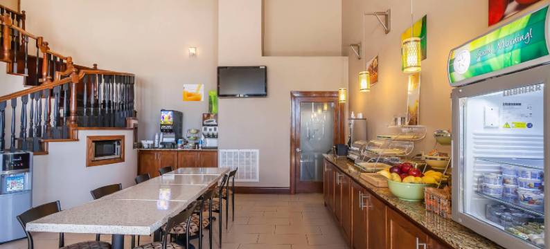 奥瓦索 US-169 凯艺套房酒店(Quality Inn & Suites Owasso US-169)图片