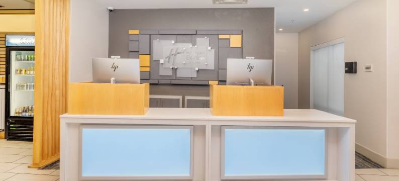 梅德福智选假日套房(Holiday Inn Express & Suites MEDFORD by IHG)图片