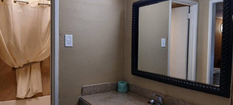 OYO 塔拉哈西市中心酒店汽车旅馆(OYO Hotel Tallahassee Downtown)图片