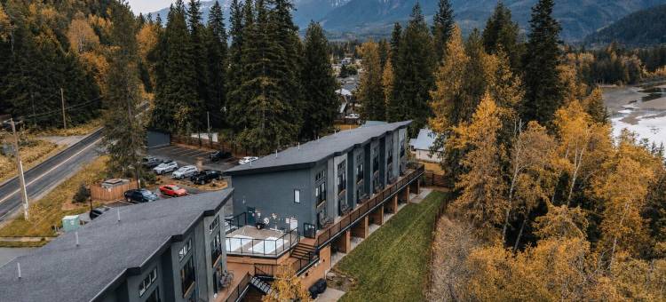 Basecamp度假区里夫斯托克(Basecamp Resorts Revelstoke)图片