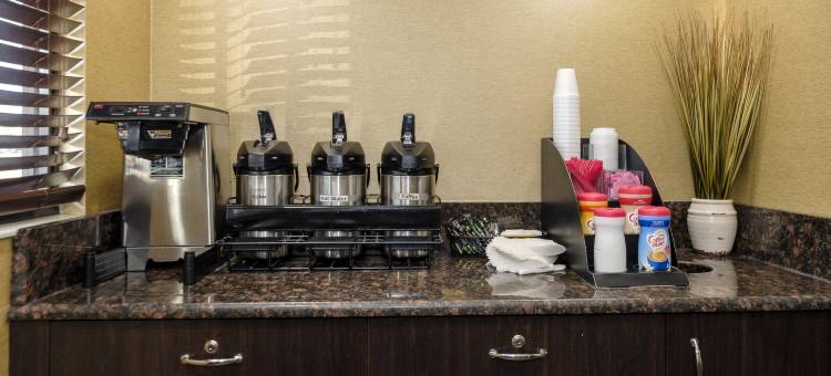 兰辛东密歇根州立大学红顶酒店(Red Roof Inn Lansing East - MSU)图片