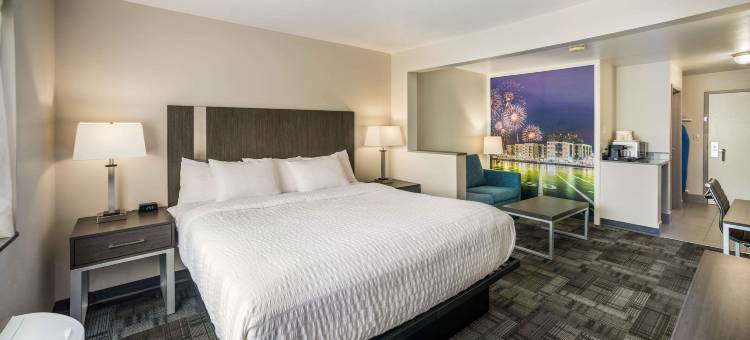 绿湾体育场附近美吟温德姆酒店(AmericInn by Wyndham Green Bay Near Stadium)图片