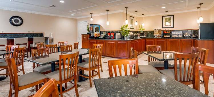 皮尼伍兹贝斯特韦斯特酒店(Best Western Pineywoods Inn)图片