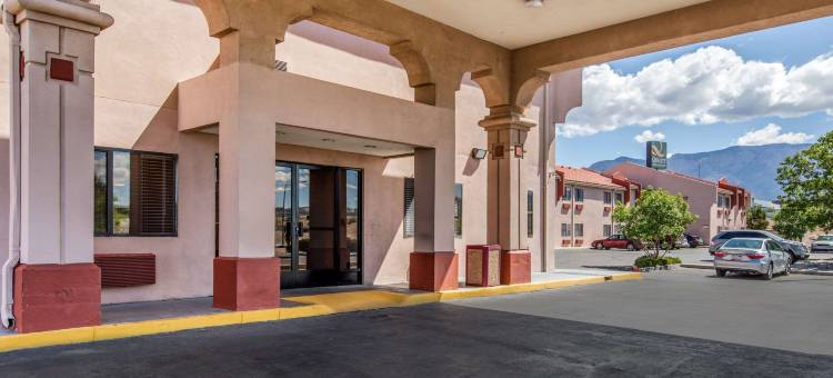 阿尔伯克基北凯艺套房酒店-近气球嘉年华公园(Quality Inn & Suites Albuquerque North near Balloon Fiesta Park)图片