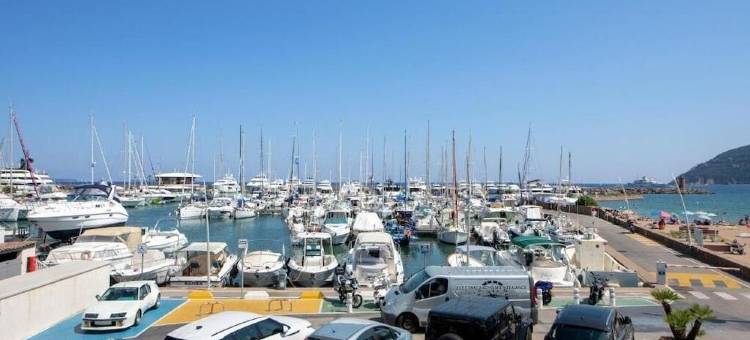 曼德琉拉纳普勒村舒适公寓酒店(Comfort Aparthotel Mandelieu la Napoule Village)图片