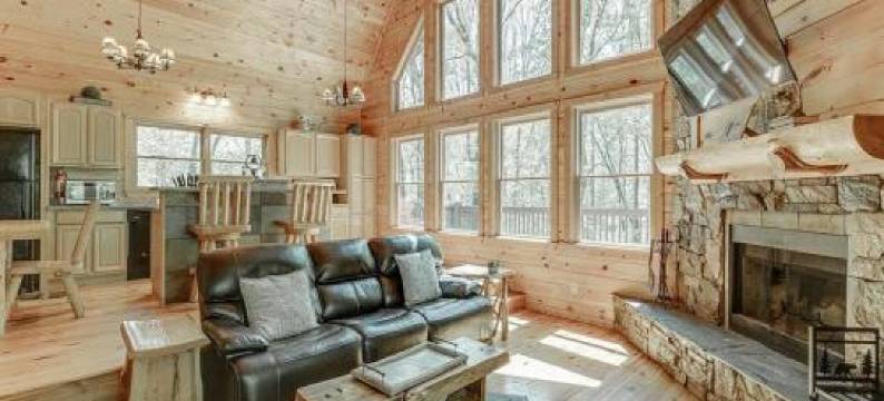 Wooded ViewsNear Helen w Fireplace & Hot Tub图片