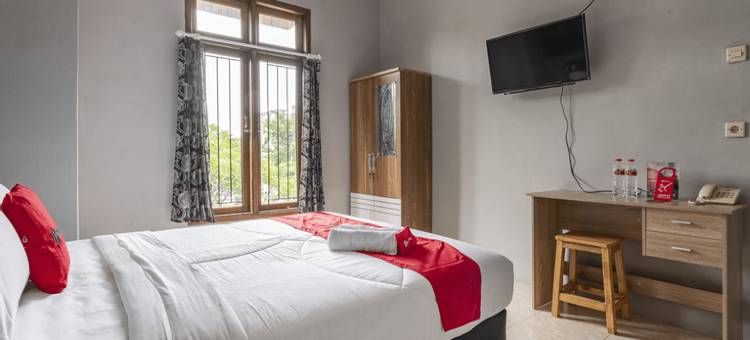 红多兹酒店@泗水耶穆尔萨利2号(RedDoorz @ Jemursari Surabaya 2)图片