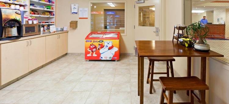 勒雷沃特敦Candlewood Suites(Candlewood Suites WATERTOWN-FORT DRUM by IHG)图片