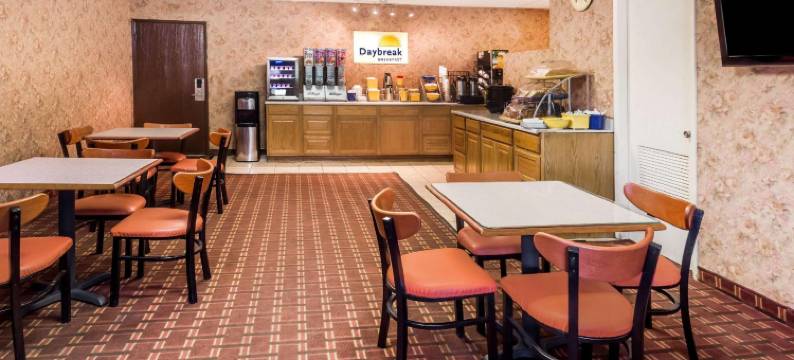 阿纳海姆迪士尼乐园戴斯套房酒店(Days Inn & Suites by Wyndham Anaheim at Disneyland Park)图片