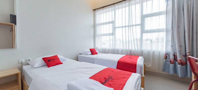 红多兹伊斯兰酒店-近DPRD卡布帕腾梳邦(RedDoorz Syariah Near Dprd Kabupaten Subang)图片