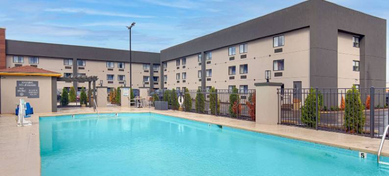 纳什维尔机场拉昆塔温德姆套房酒店(La Quinta Inn & Suites by Wyndham Nashville Airport)图片