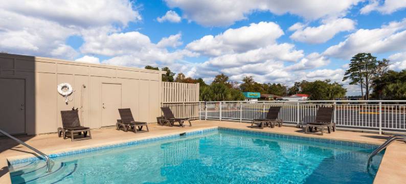 默特尔比奇-康芒斯温德姆速8酒店(Super 8 by Wyndham Myrtle Beach/Market Common Area)图片