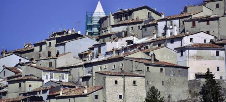 洛布玛索鲁奥贝格蒂弗索酒店(Robur Marsorum Albergo Diffuso)图片