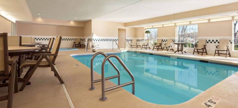 爱荷华克林顿丽怡酒店(Country Inn & Suites by Radisson, Clinton, IA)图片