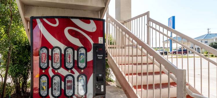 德克萨斯塞金 6 号汽车旅馆(Motel 6 Seguin, TX)图片