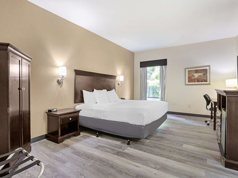 山麓贝斯特韦斯特优质套房酒店