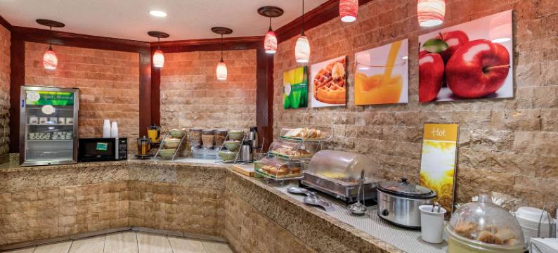 艾迪生-达拉斯品质套房酒店(Quality Suites Addison-Dallas)图片