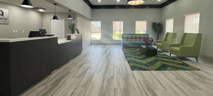 机场大道I-65凯艺套房酒店(Quality Inn & Suites at Airport Blvd I-65)图片