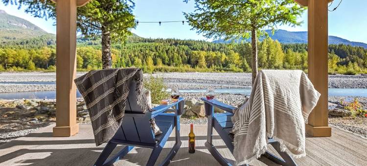 Th River House- Riverfront Cabin with Hot Tub, Fire Pit and Gazebo图片