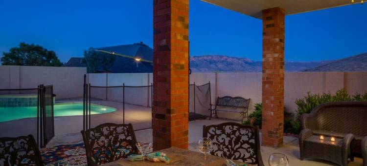 带热水浴缸且可观城市景观的度假屋-禁止举办派对-(Hot Tub with City Views      -No Parties Allowed-)图片