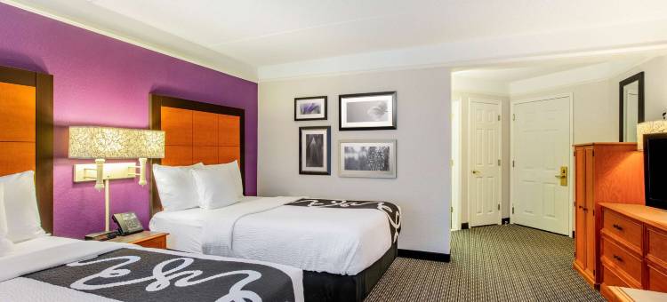 罗利达勒姆机场拉昆塔温德姆套房酒店(La Quinta Inn & Suites by Wyndham Raleigh Durham Airport)图片