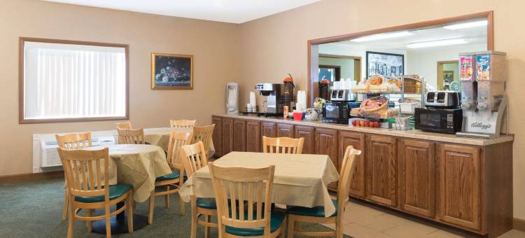 波普拉布拉夫密苏里州温德姆速8酒店(Super 8 by Wyndham Poplar Bluff Missouri)图片