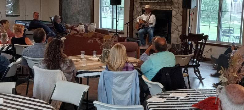 风行者家园的蒂潘诺戈斯#1牧场小屋(Ranchette Ponderosa - the Timpanogos #1 at Wind Walker Homestead)图片