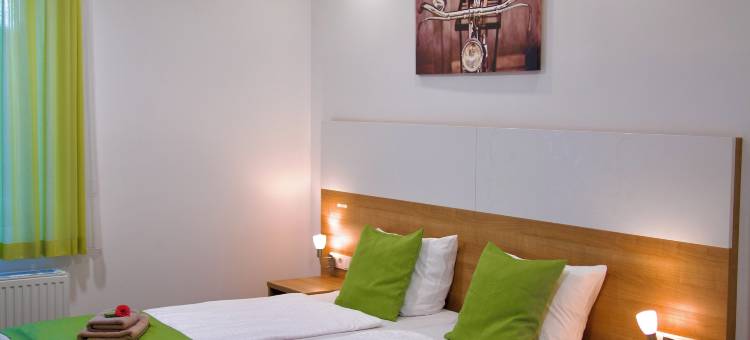 民宿 奥特莱斯酒店 – 梅青根 – 巴德乌拉赫 - 免费停车(B&B Outlet Hotel - Metzingen - Bad Urach - Free Parking)图片