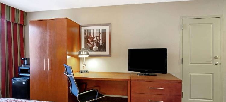 威廉斯堡历史区拉昆塔温德姆套房酒店(La Quinta Inn & Suites by Wyndham Williamsburg Historic Area)图片