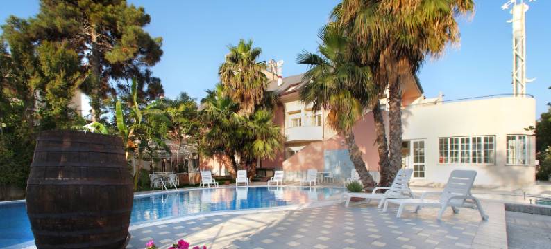 摄政公寓海滩酒店(Regent Beach Hotel & Apartments)图片