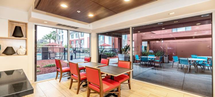 智选假日套房酒店弗里蒙特 - 中央米尔皮塔斯(Holiday Inn Express & Suites Fremont - Milpitas Central)图片