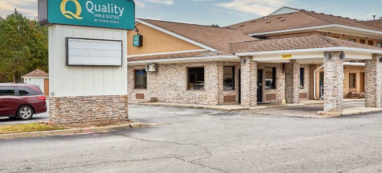 西萨福克品质酒店及套房(Quality Inn & Suites Suffolk West)图片