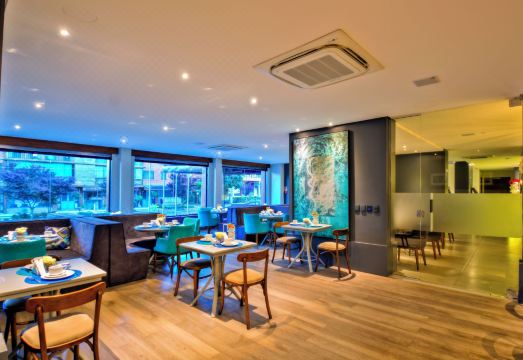 Hotel Cercano Hotel Overview