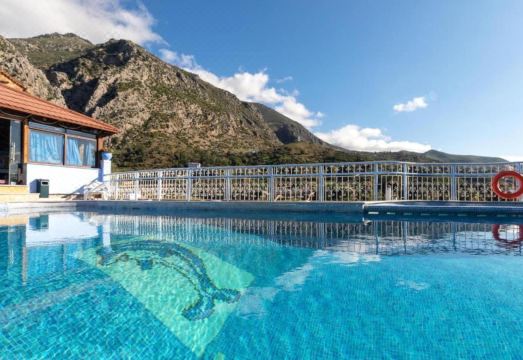 Hotel Parador Hotel Overview