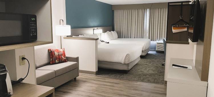舒适酒店及套房西北密尔沃基(Comfort Inn & Suites NW Milwaukee)图片
