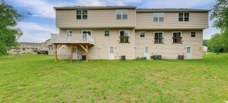 阳光明媚的米尔福德联排别墅距离Riverwalk <2英里！(Sunlit Milford Townhome < 2 Mi to Riverwalk!)图片